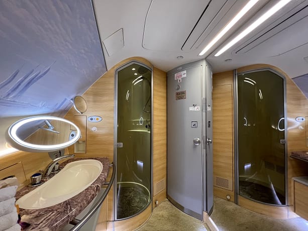 emirates first class a380 dusche