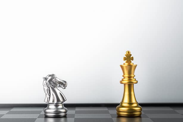 golden king chess standing encounter silver knight enemies.